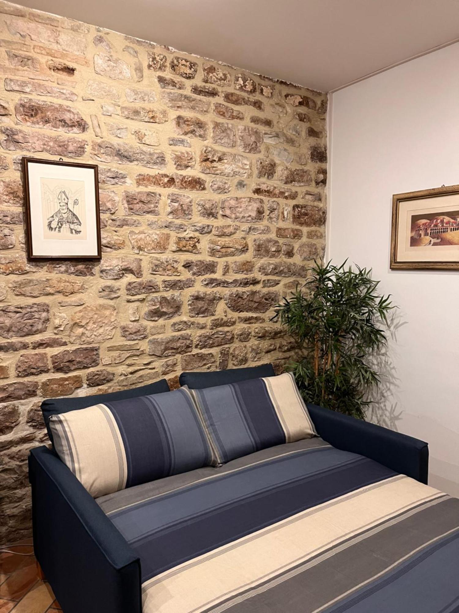 Casa Armanni - La Tua Casa Di Pietra Gubbio Exterior foto